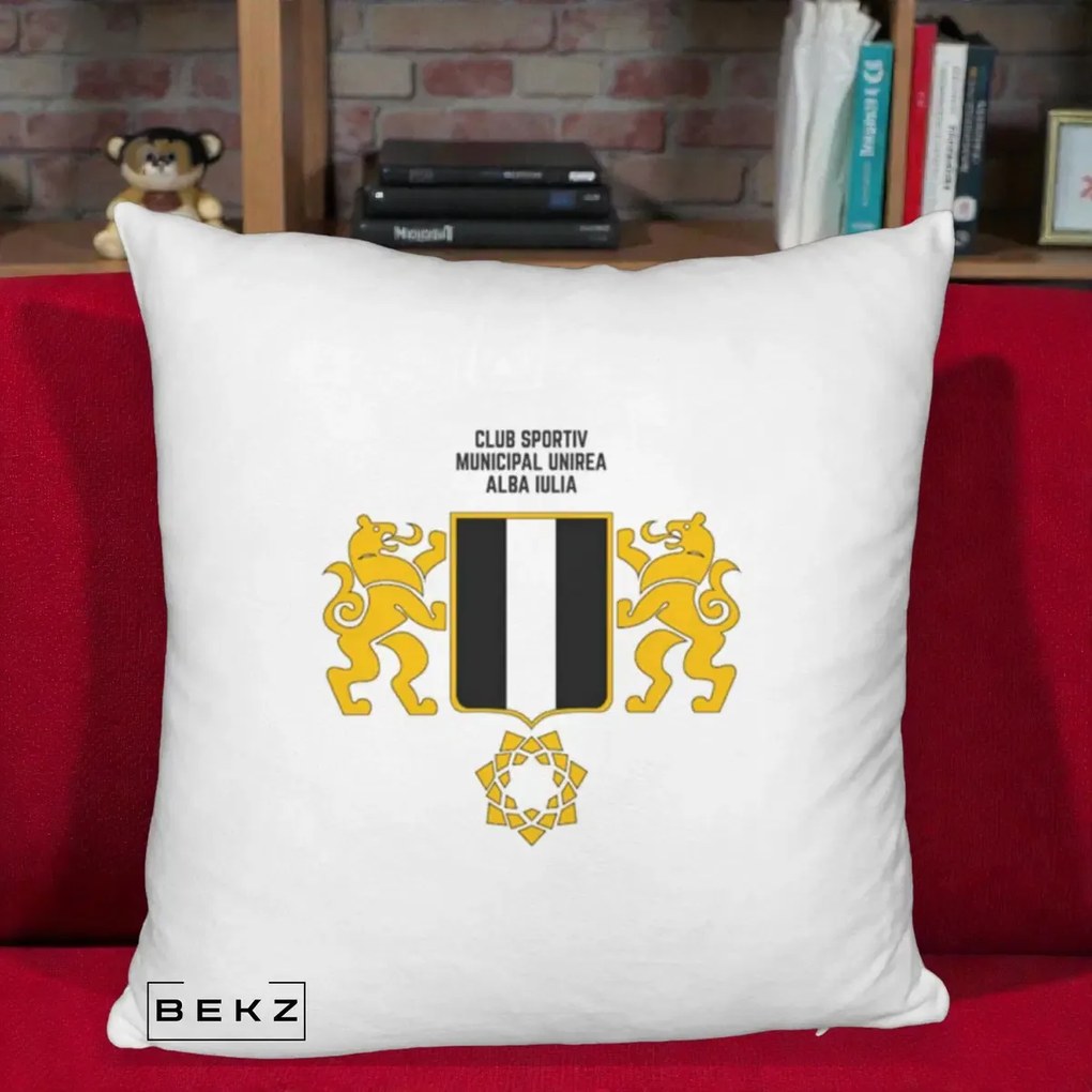 Perna Personalizata CSM Unirea Alba Iulia Fotbal, 40x40 cm, Alb Pufos, Husa Detasabila, Perna Inclusa, BEKZ®