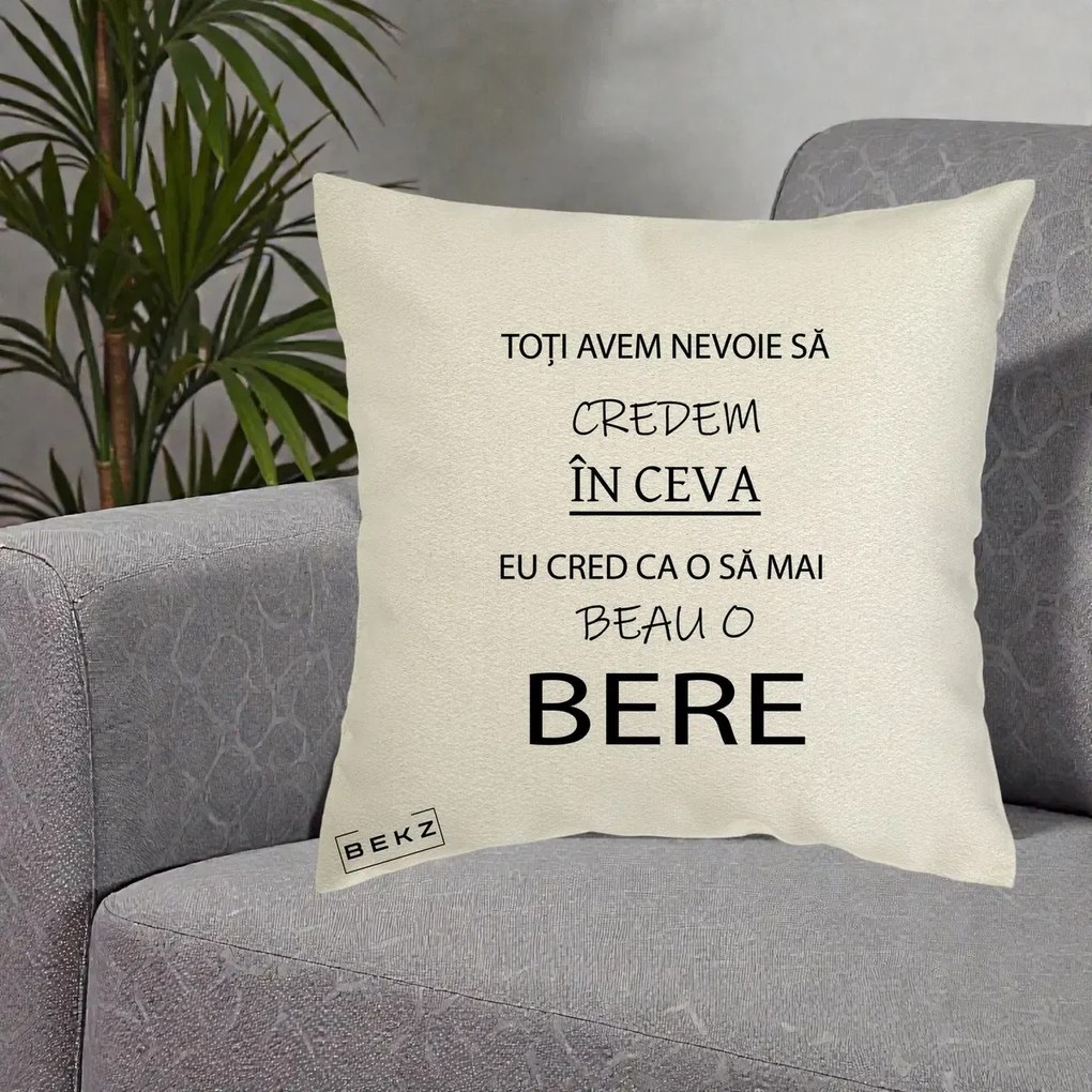 Perna Decorativa Eu Cred ca mai Beau o Bere, 40x40 cm, Ecru, Husa Detasabila, Perna Inclusa, BEKZ®