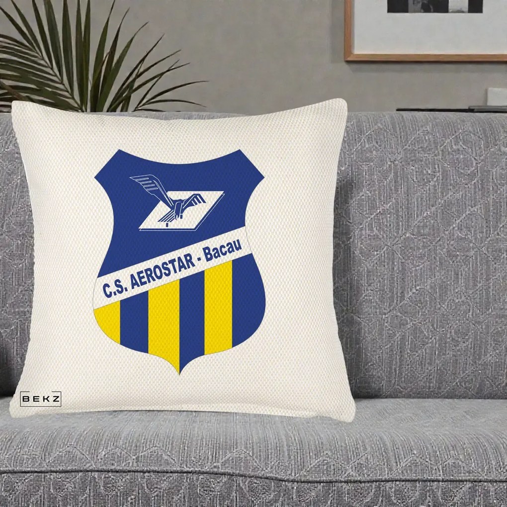 Perna Personalizata CS Aerostar Bacau Fotbal, 40x40 cm, Crem Reliefat, Husa Detasabila, Perna Inclusa, BEKZ®