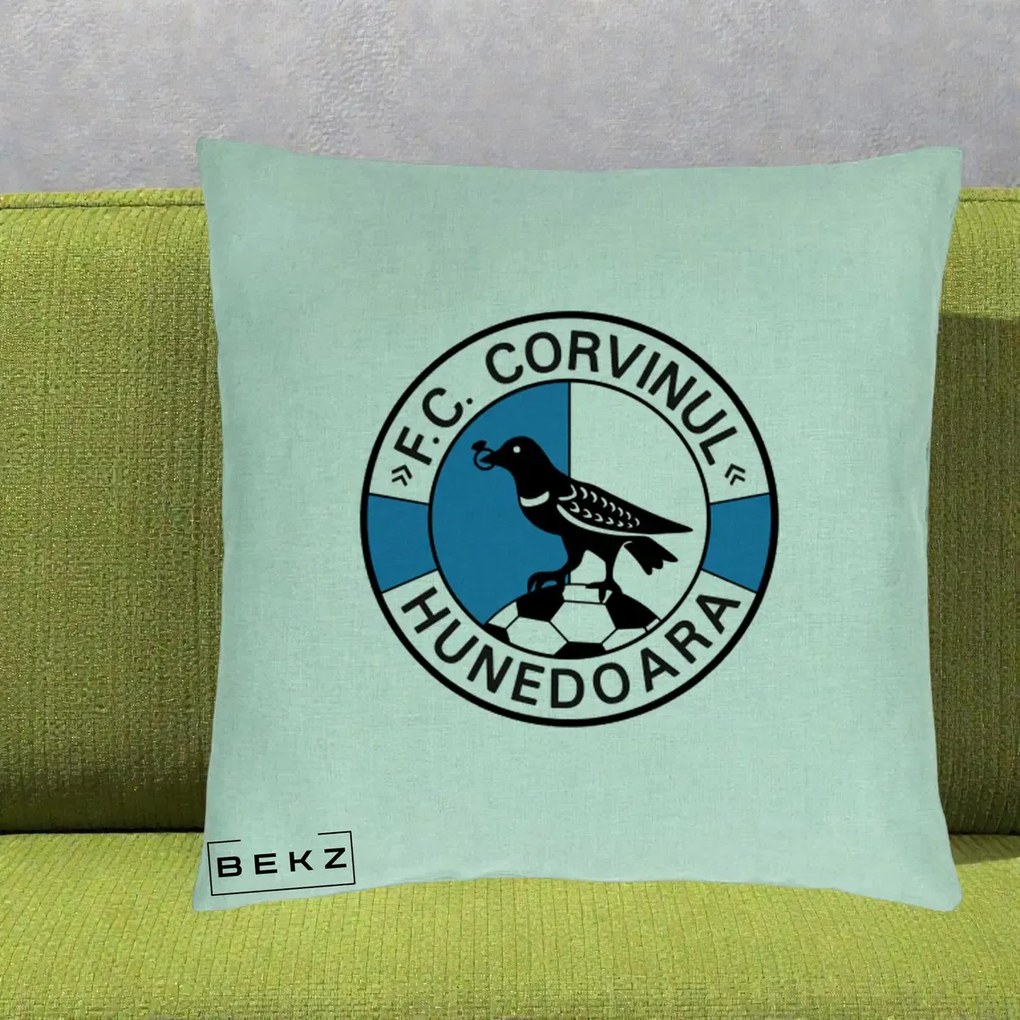 Perna Personalizata FC Corvinul Hunedoara Fotbal, 40x40 cm, Verde Menta, Husa Detasabila, Perna Inclusa, BEKZ®