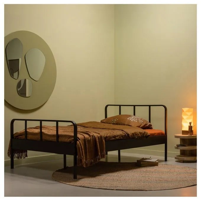 Pat negru din metal cu somieră 120x200 cm Mees – WOOOD