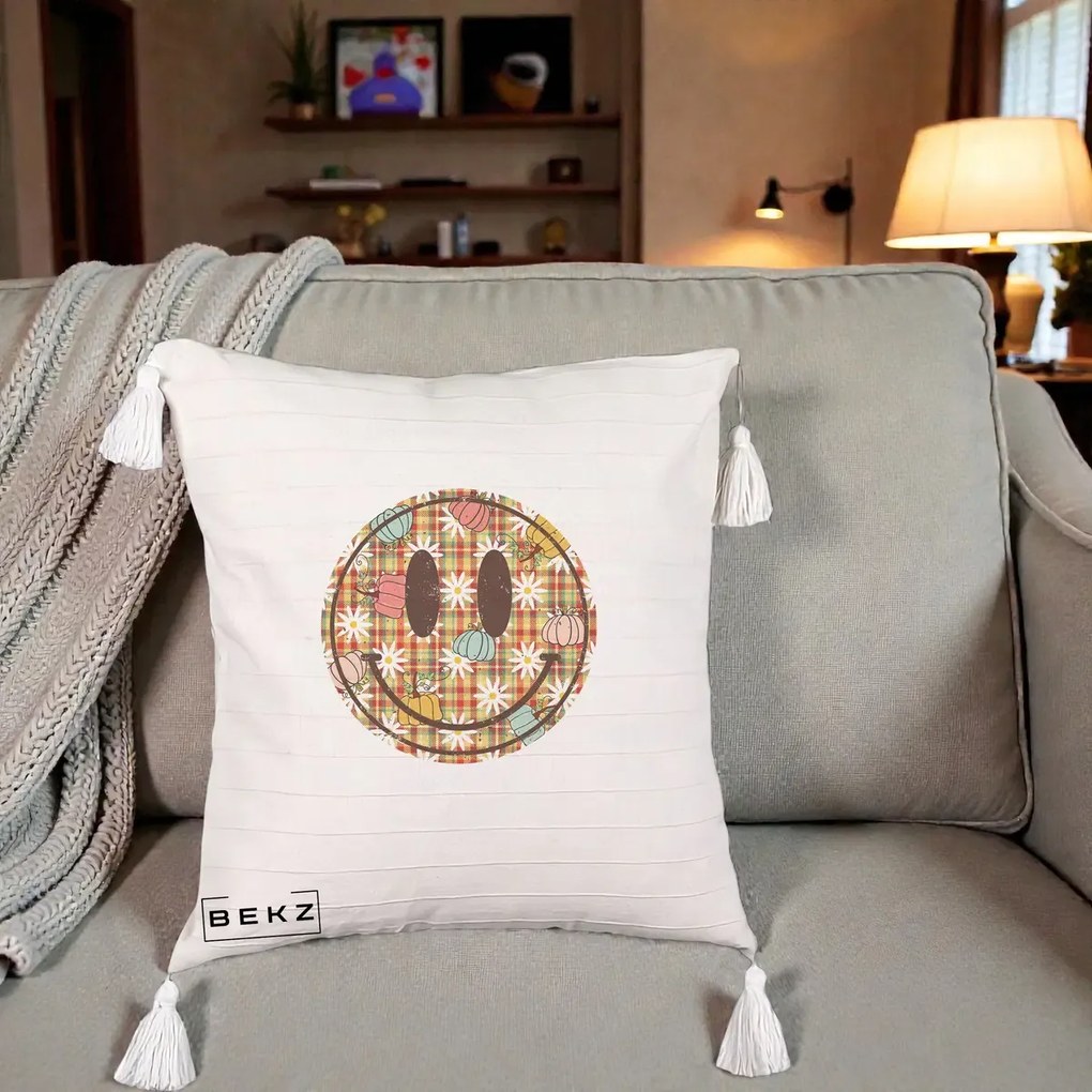 Perna Decorativa Smiley Face de Toamna cu Tartan si Dovlecei, 40x40 cm, Bej cu Franjuri, Husa Detasabila, Perna Inclusa, BEKZ®