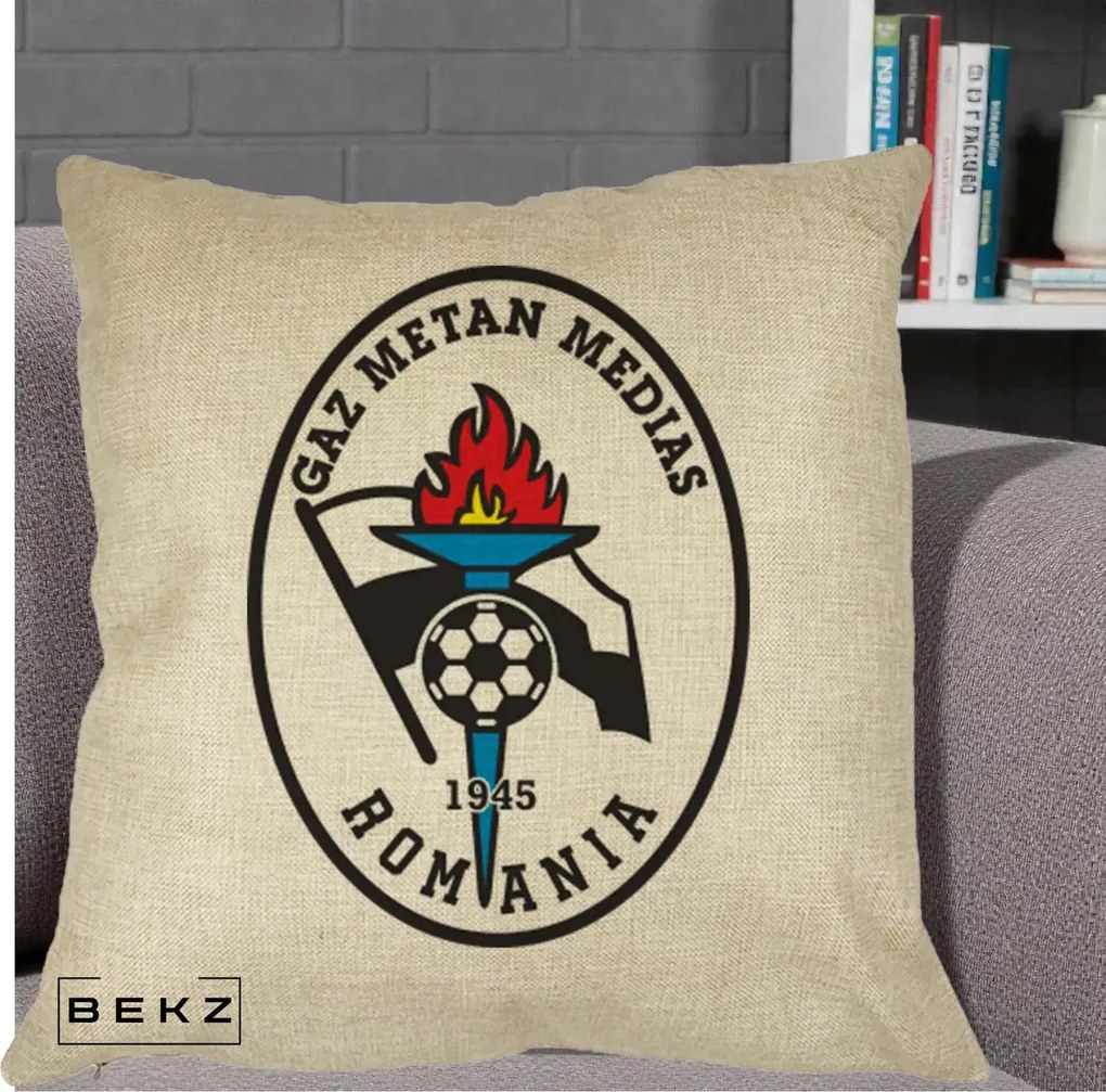 Perna Personalizata Gaz Metan Medias 1945 Fotbal, 40x40 cm, Crem, Husa Detasabila, Perna Inclusa, BEKZ®
