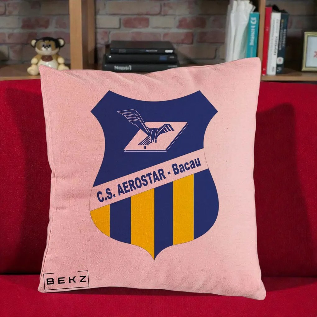 Perna Personalizata CS Aerostar Bacau Fotbal, 40x40 cm, Roz, Husa Detasabila, Perna Inclusa, BEKZ®