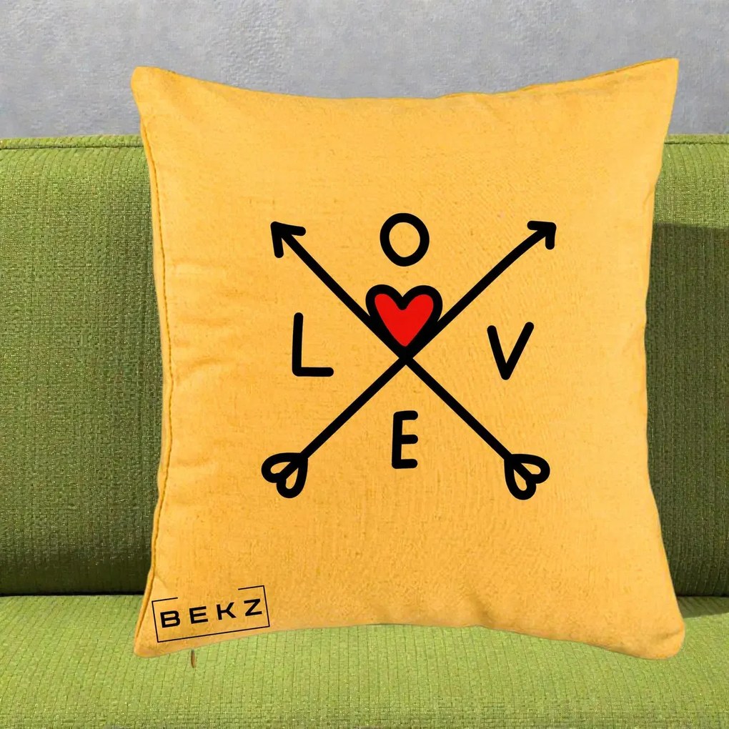 Perna Decorativa Love cu Sageti Incrucisate si Inima Rosie, 40x40 cm, Galben, Husa Detasabila, Perna Inclusa, BEKZ®