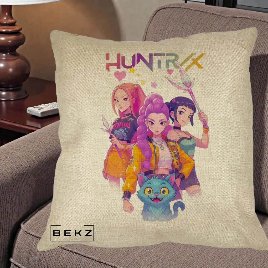 Perna Personalizata K-pop HUNTRX Trio Foto cu Pisica, 40x40 cm, Crem, Husa Detasabila, Perna Inclusa, BEKZ®
