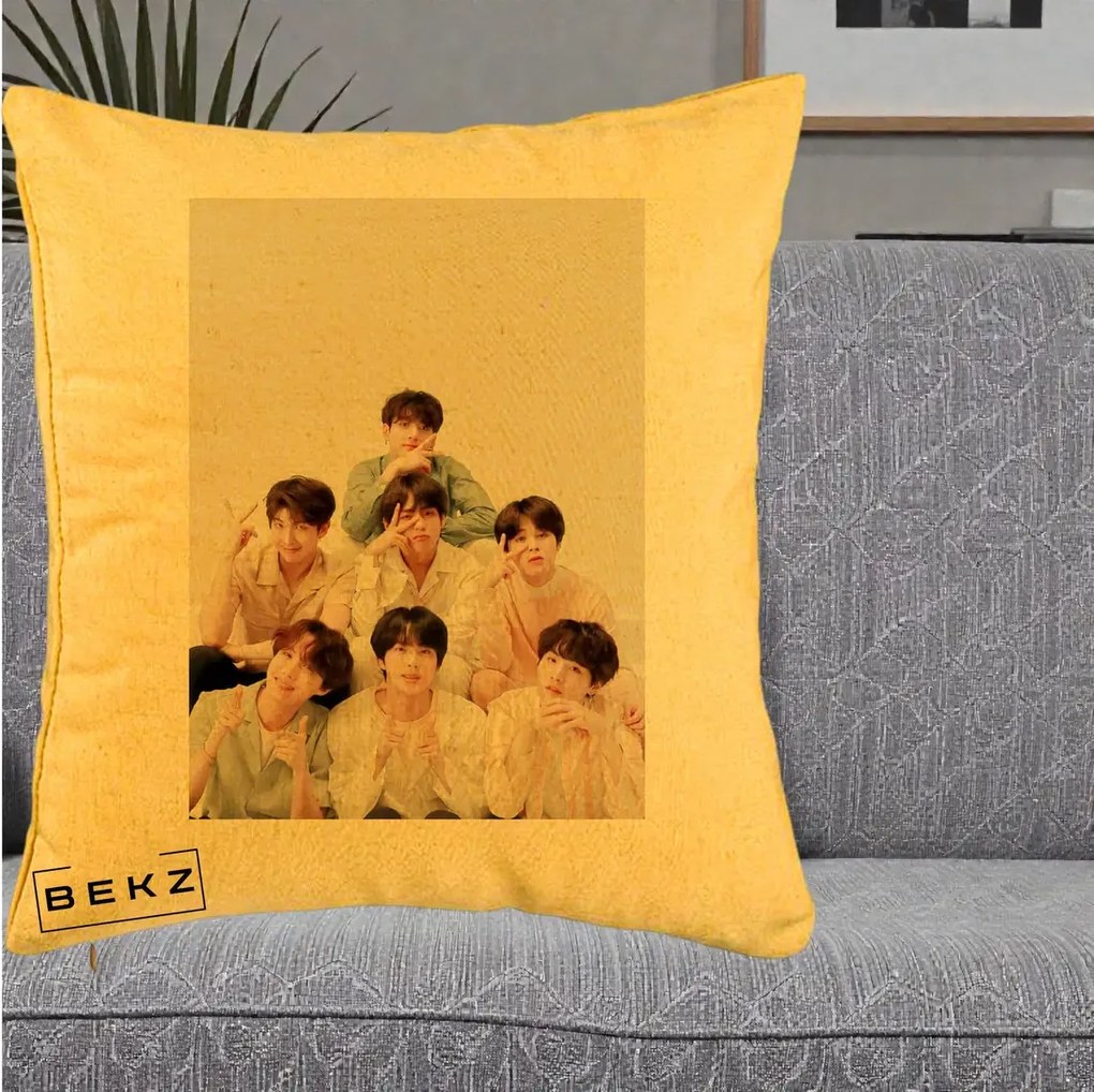 Perna Personalizata K-pop BTS Foto Grup Pastel, 40x40 cm, Galben, Husa Detasabila, Perna Inclusa, BEKZ®