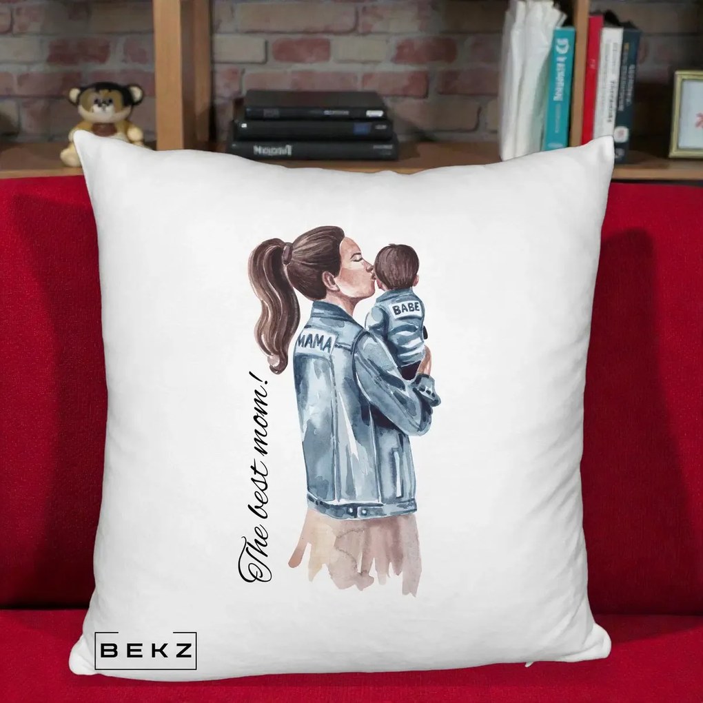Cadou pentru Mama - Perna Personalizata The Best Mom Jachete, 40x40 cm, Alb Pufos, Husa Detasabila, Perna Inclusa, BEKZ®