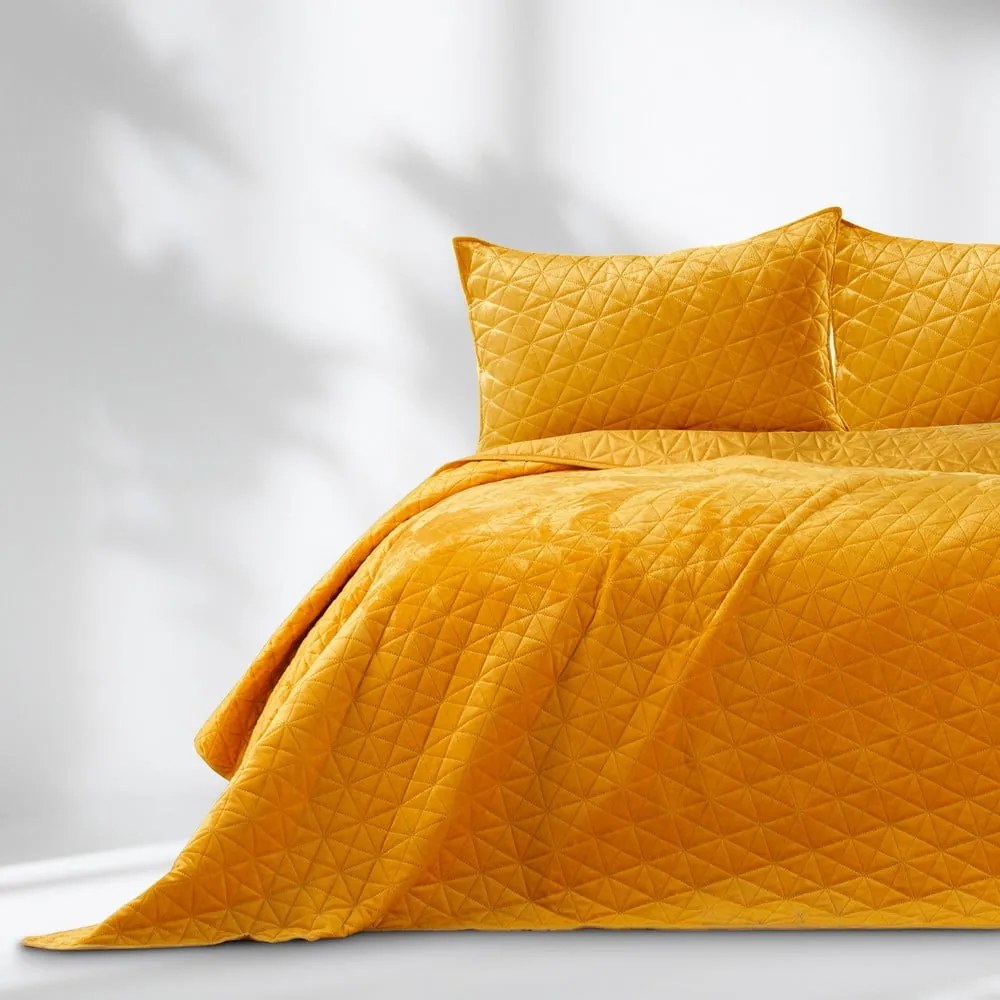 Cuvertură galbenă matlasată din catifea 240x260 cm Laila – Restilo