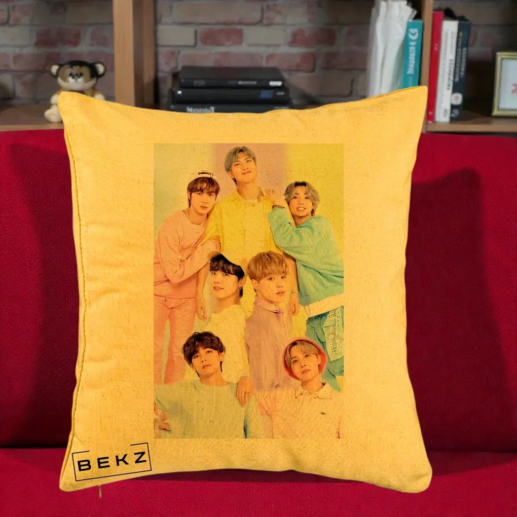 Perna Personalizata K-pop BTS Foto Grup Pastel Colorat cu 7 Membrii, 40x40 cm, Galben, Husa Detasabila, Perna Inclusa, BEKZ®