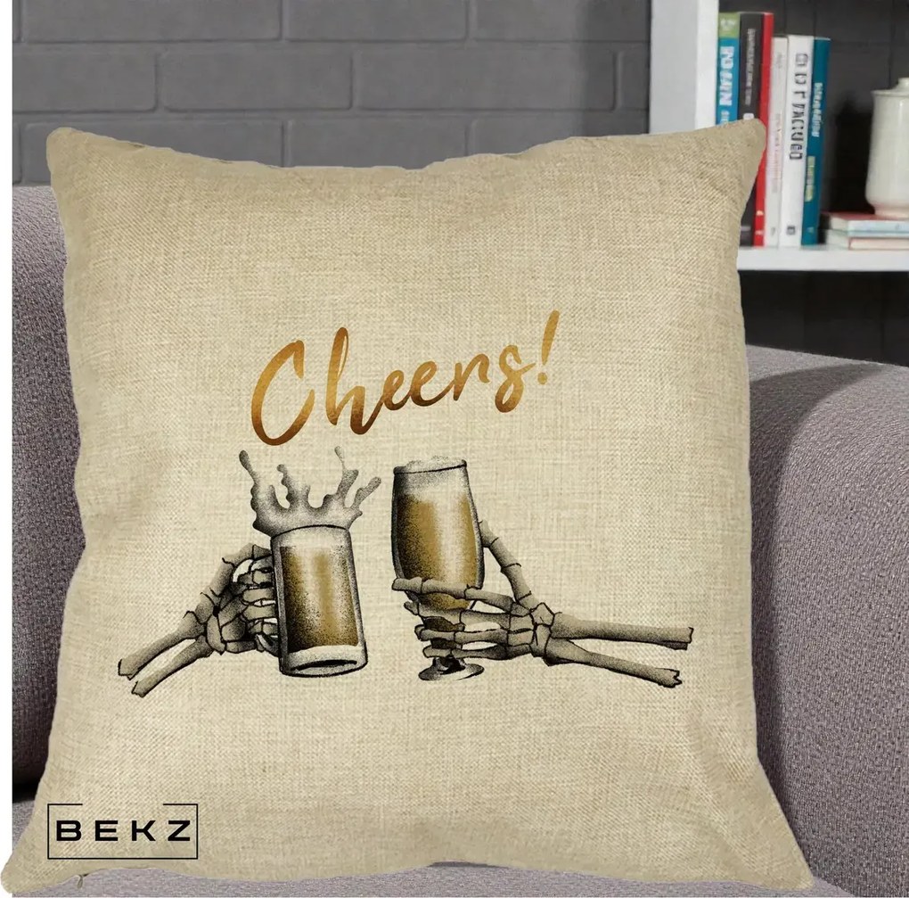 Perna Decorativa Halloween Cheers Schelete cu Bere, 40x40 cm, Crem, Husa Detasabila, Perna Inclusa, BEKZ®