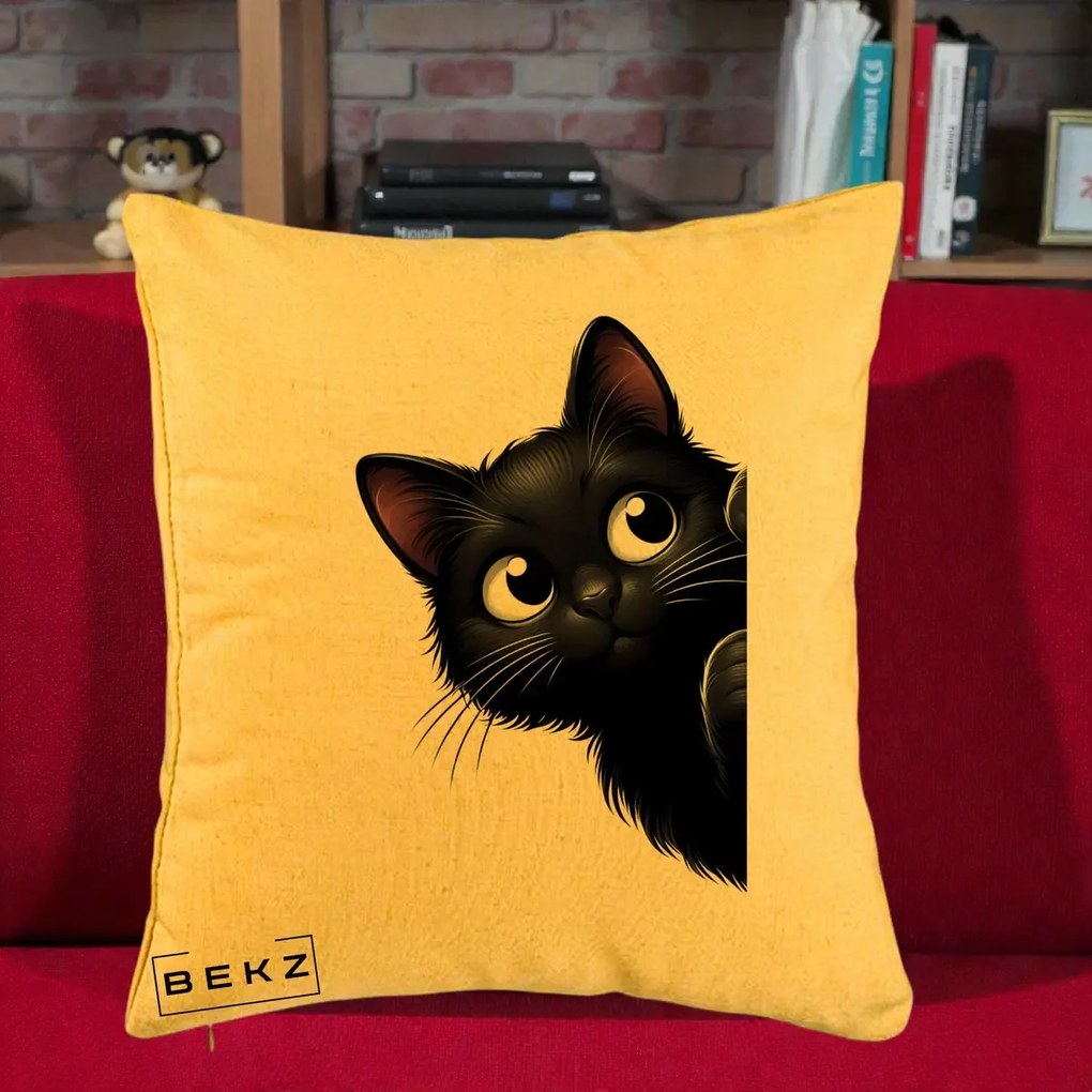 Perna Decorativa Pisica Neagra Dragalasa Curioasa, 40x40 cm, Galben, Husa Detasabila, Perna Inclusa, BEKZ®