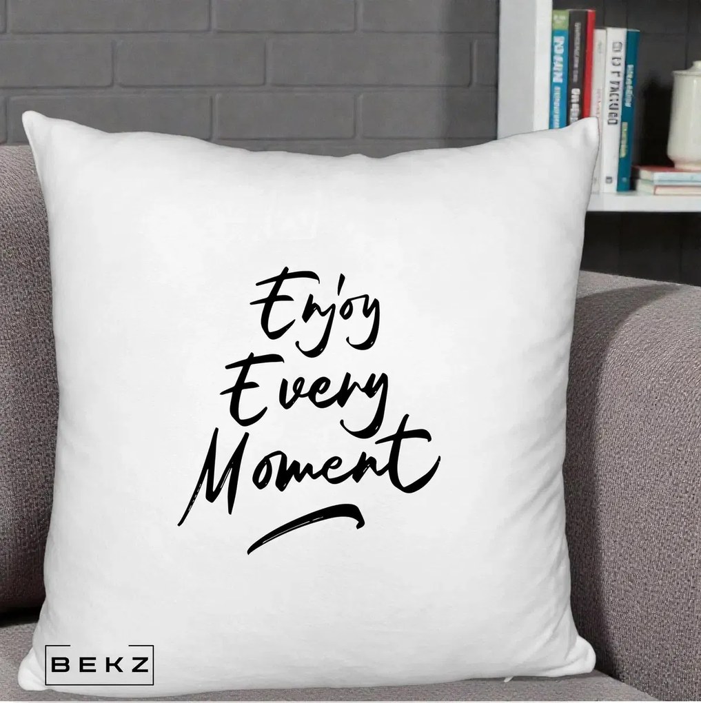 Perna Decorativa Enjoy Every Moment, 40x40 cm, Alb Pufos, Husa Detasabila, Perna Inclusa, BEKZ®