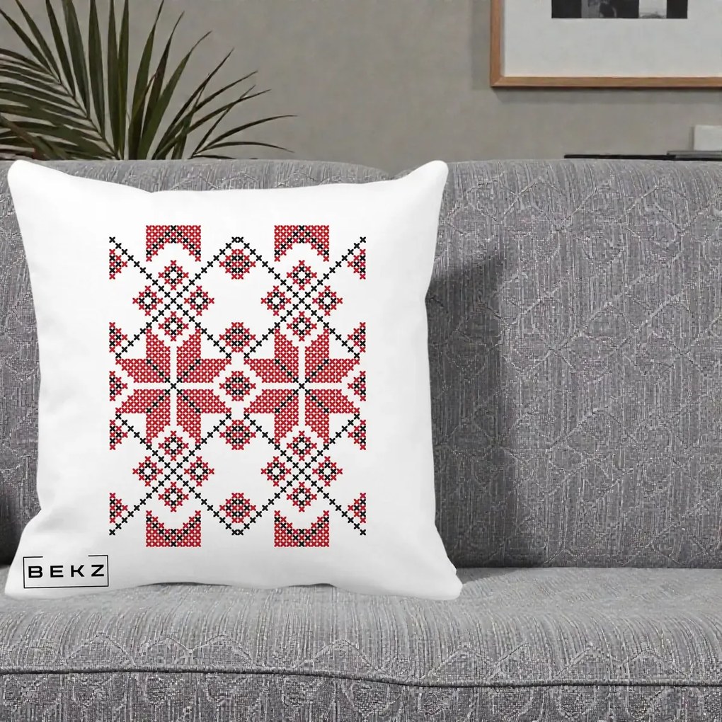 Perna Personalizata Motiv Traditional Cusatura Rosu-Negru, 40x40 cm, Alba Mata, Husa Detasabila, Perna Inclusa, BEKZ®