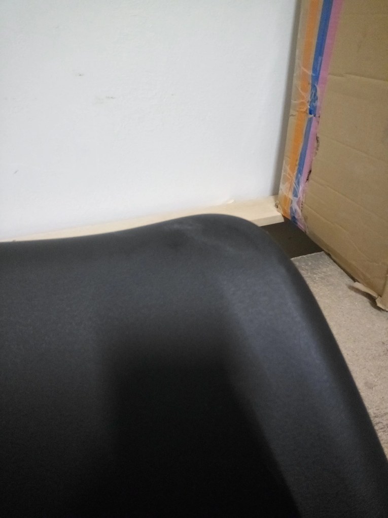 OFERTA Scaun negru BALI MARK cu picioare negre II. calitate