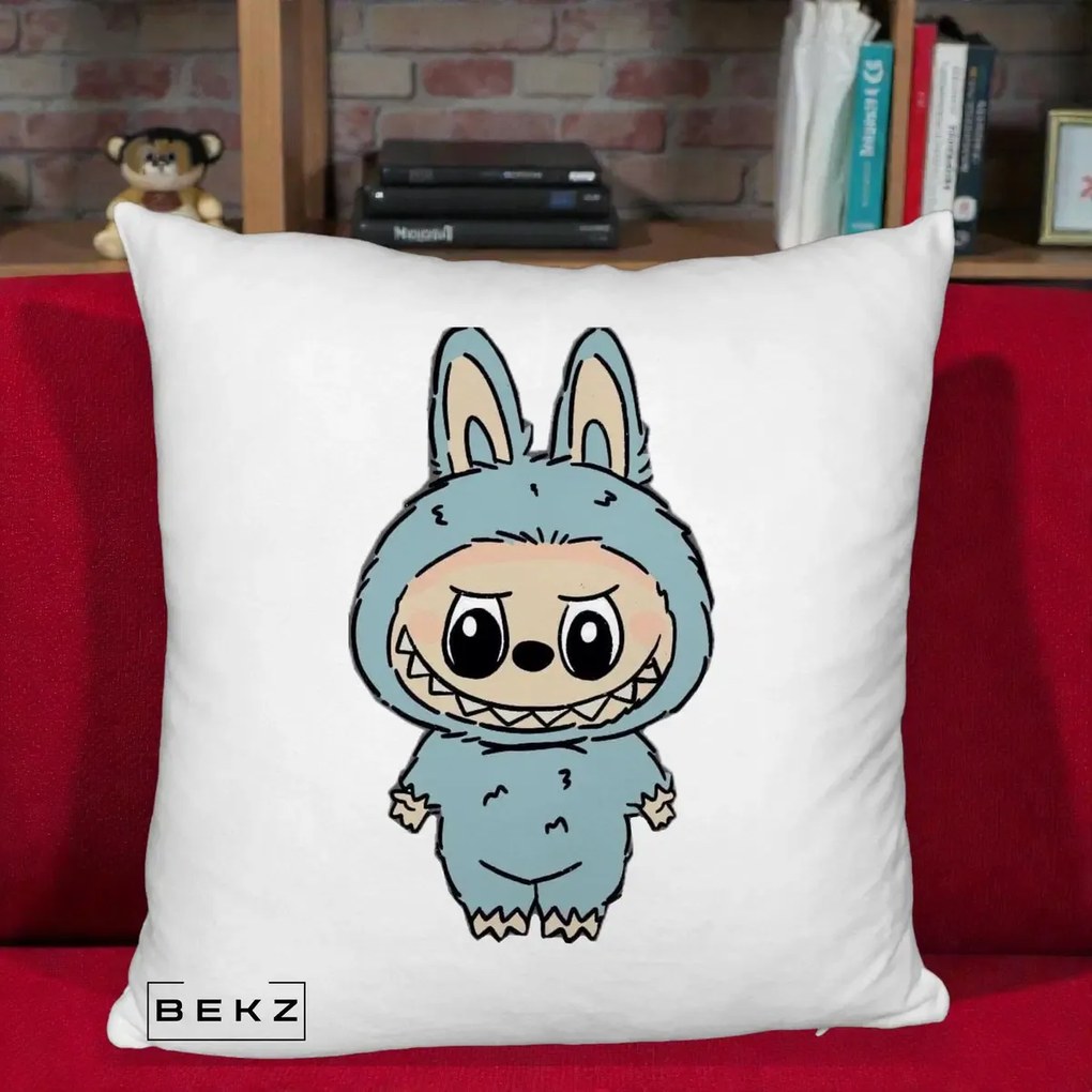 Perna Personalizata Labubu Albastru-Gri Solo, 40x40 cm, Alb Pufos, Husa Detasabila, Perna Inclusa, BEKZ®