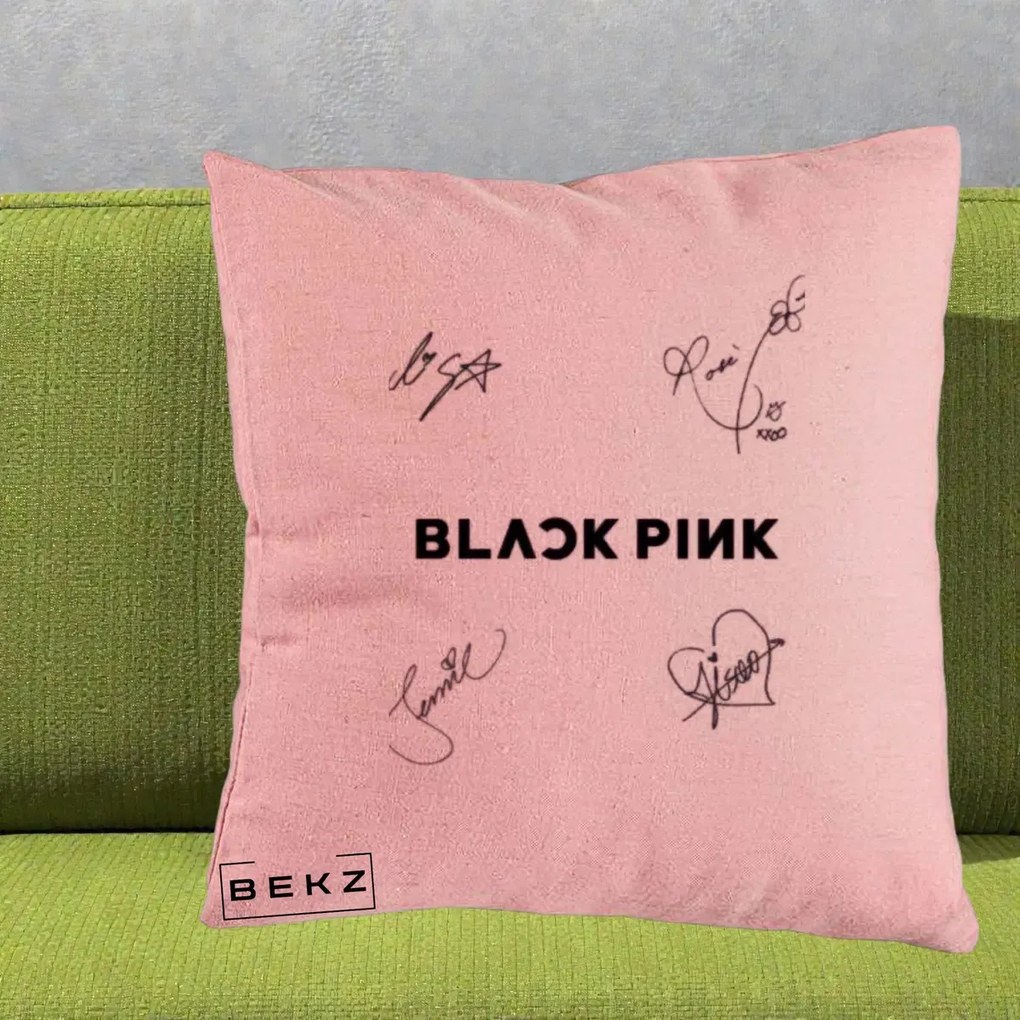 Perna Personalizata K-pop BLACKPINK Tinute Negre Grup Simplu, 40x40 cm, Roz, Husa Detasabila, Perna Inclusa, BEKZ®
