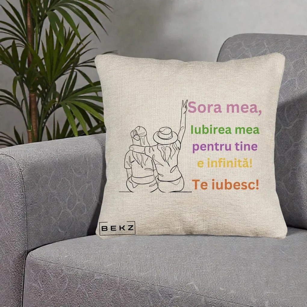 Cadou pentru Sora - Perna Personalizata Sora Mea Te Iubesc Doua Fete cu Palarie si Umbrela, 40x40 cm, Bej Canapea, Husa Detasabila, Perna Inclusa, BEKZ®