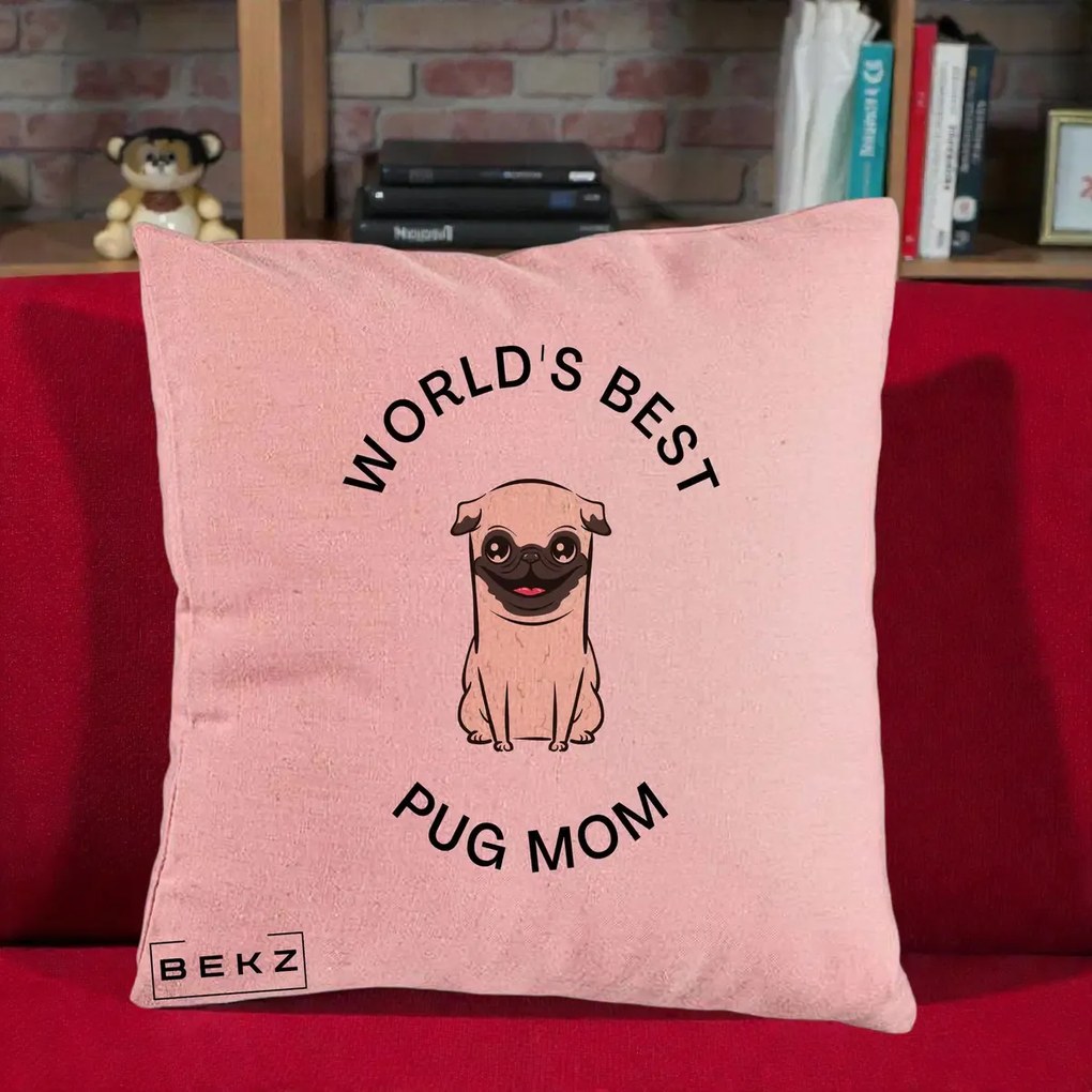 Cadou pentru Iubitorii de Caini - Perna Personalizata World's Best Pug Mom, 40x40 cm, Roz, Husa Detasabila, Perna Inclusa, BEKZ®