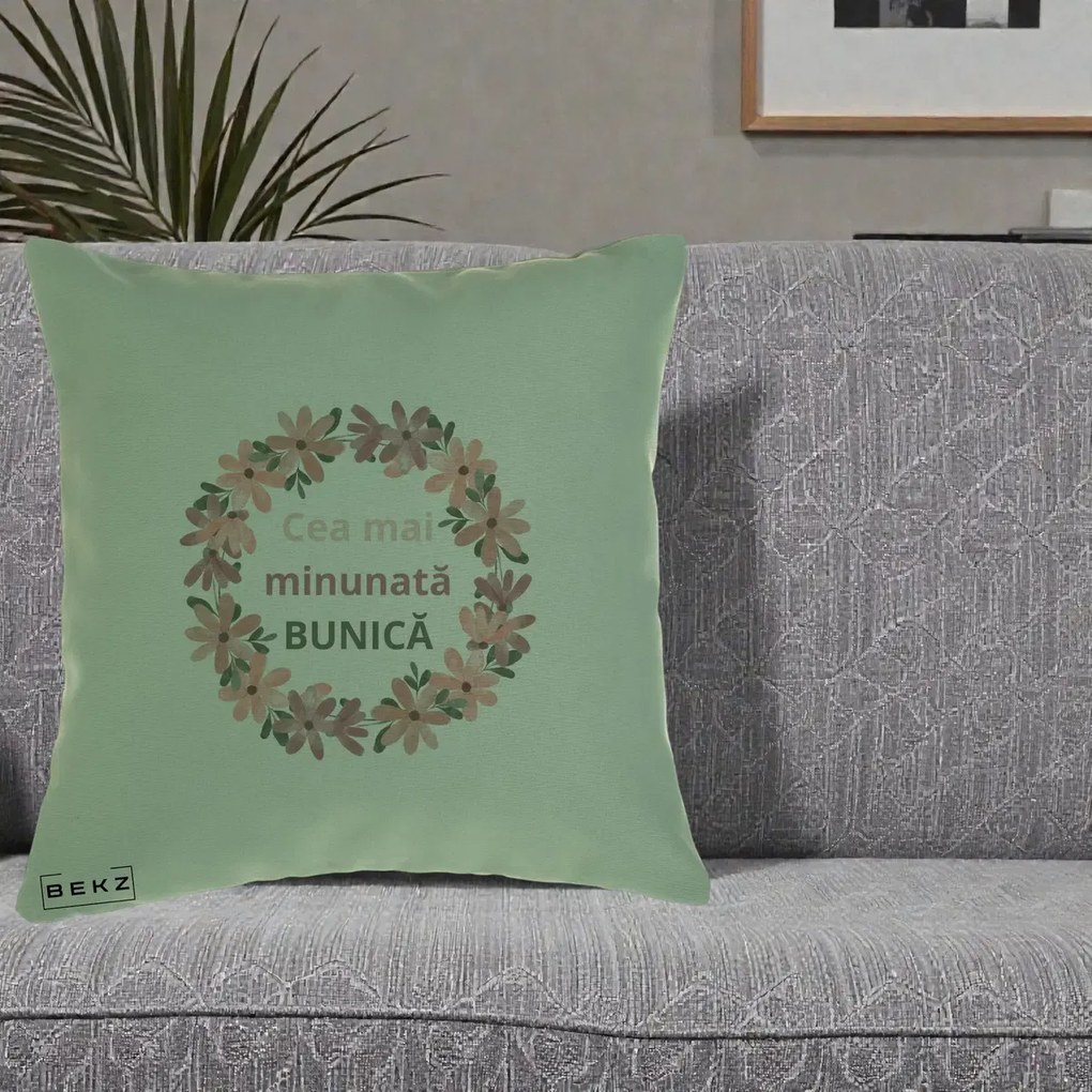 Cadou pentru Bunica - Perna Personalizata Cea Mai Minunata Bunica Coronita Flori Roz, 40x40 cm, Verde, Husa Detasabila, Perna Inclusa, BEKZ®