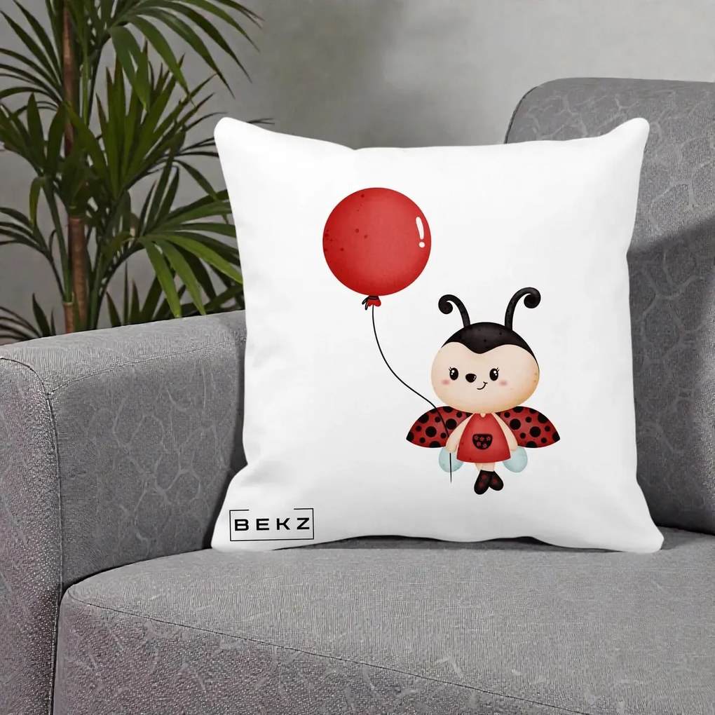 Perna Decorativa Buburuza cu Balon Rosu, 40x40 cm, Alba Mata, Husa Detasabila, Perna Inclusa, BEKZ®
