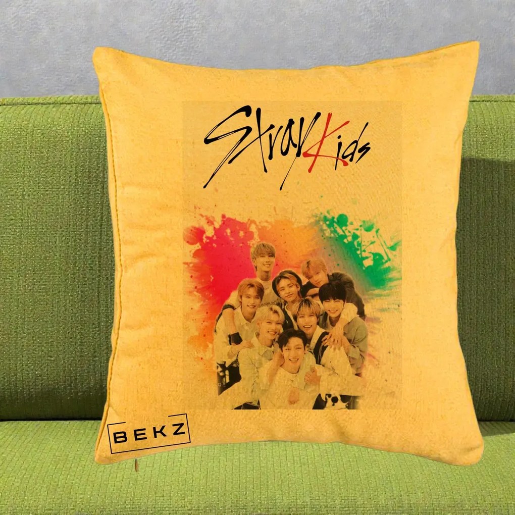 Perna Personalizata K-pop Stray Kids cu Splash Multicolor, 40x40 cm, Galben, Husa Detasabila, Perna Inclusa, BEKZ®