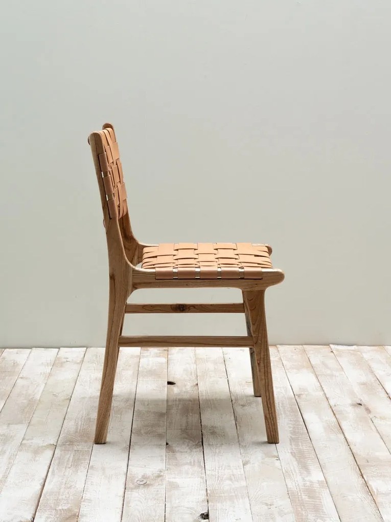 Scaun dining împletit din piele naturală și lemn de mango, maro, cu curele țesute pe șezut și spătar, 85 x 51 x 50 cm, „Itura”