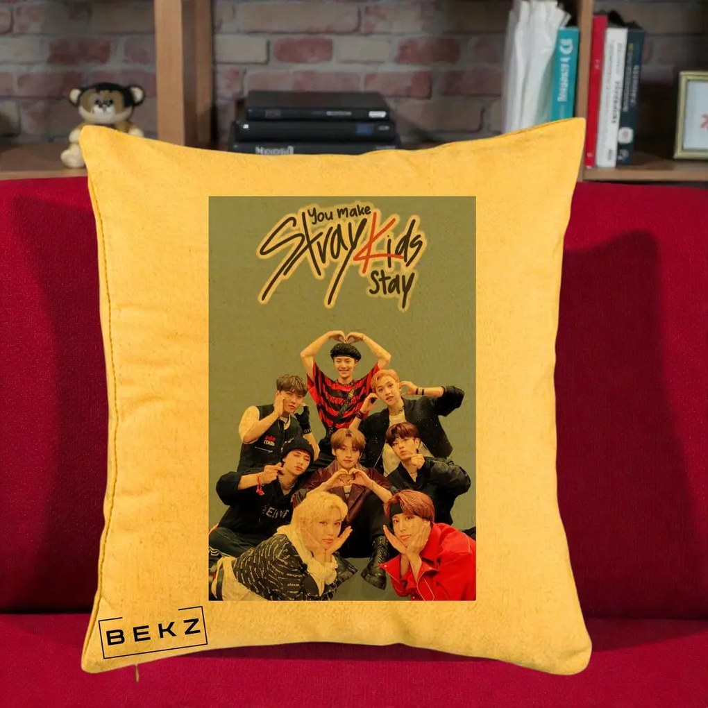 Perna Personalizata K-pop Stray Kids You Make Stray Kids Stay cu Foto Grup, 40x40 cm, Galben, Husa Detasabila, Perna Inclusa, BEKZ®