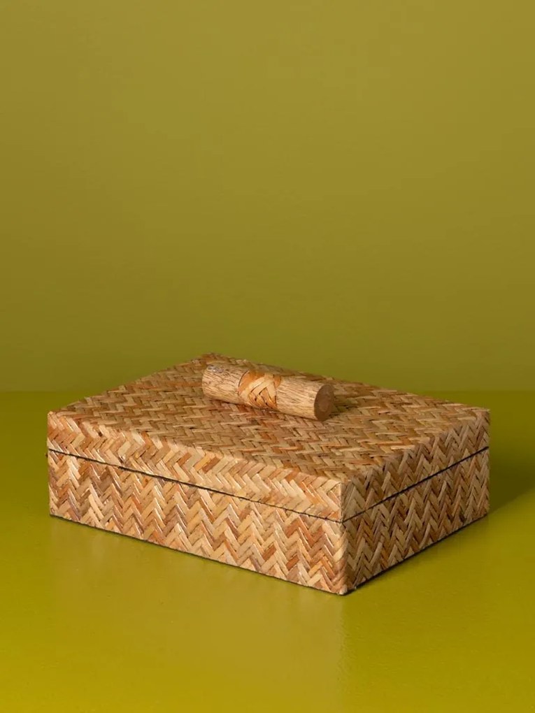 Cutie decorativă din ratan împletit natur, model în spic, capac cu mâner, finisaj natural, 8 x 20 x 15 cm, „Camille”