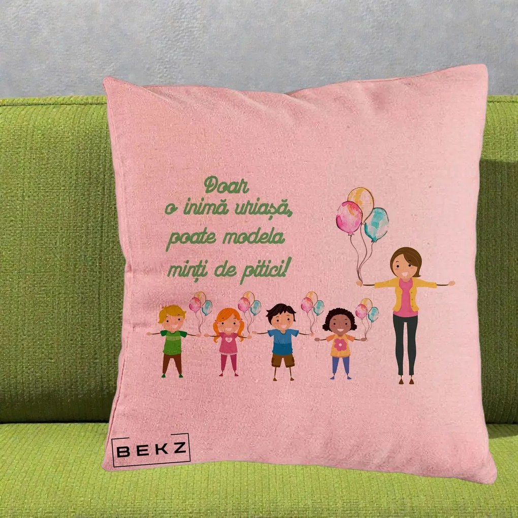 Cadou pentru Educatoare - Perna Personalizata Doar o Inima Uriasa poate Modela Minti de Pitici cu Educatoare si Baloane, 40x40 cm, Roz, Husa Detasabila, Perna Inclusa, BEKZ®