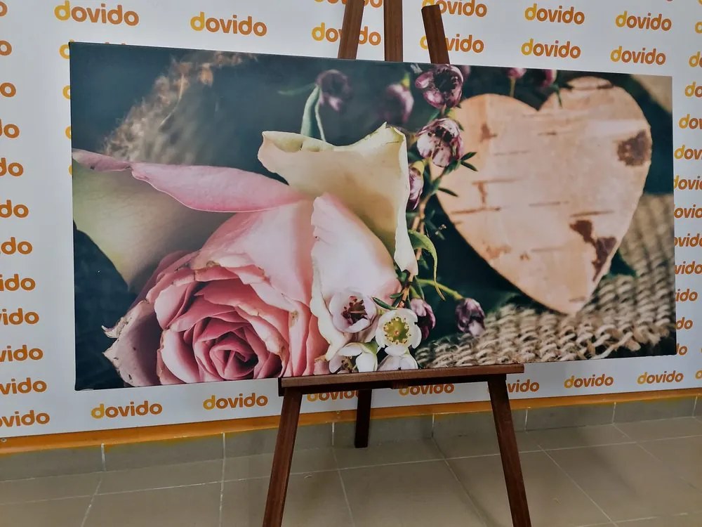 Tablou trandafir și inimioară în iută în design vintage