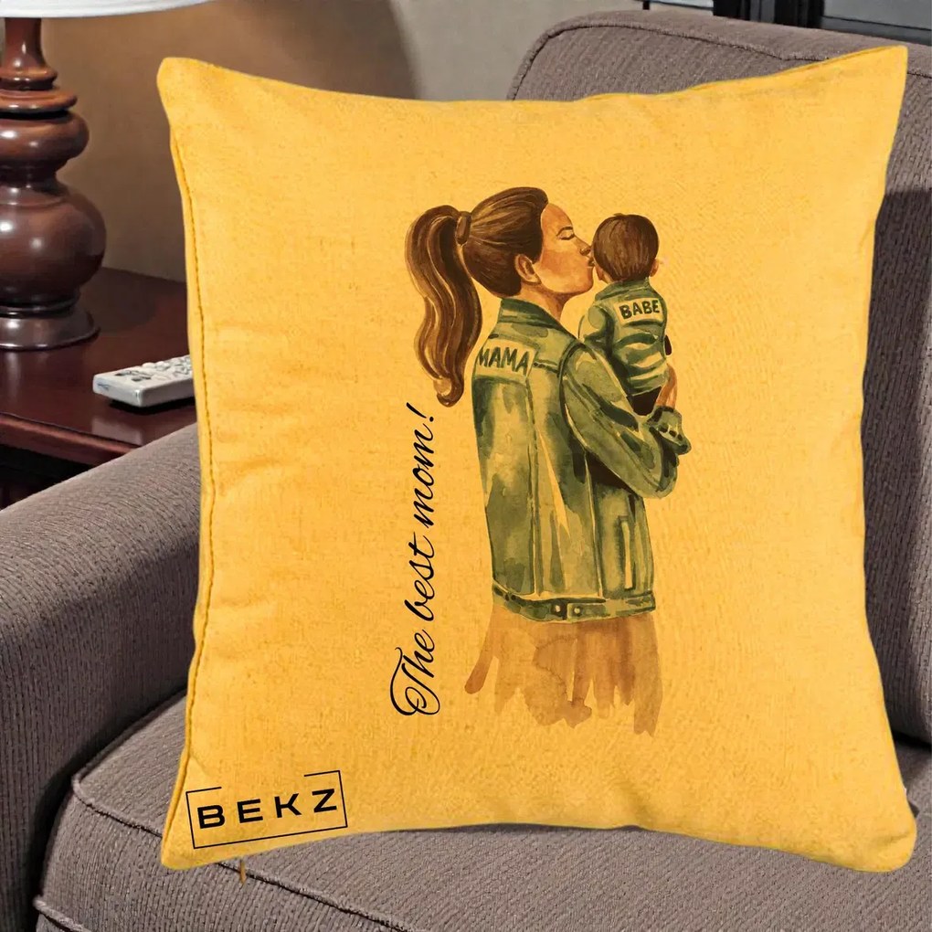 Cadou pentru Mama - Perna Personalizata The Best Mom Jachete, 40x40 cm, Galben, Husa Detasabila, Perna Inclusa, BEKZ®