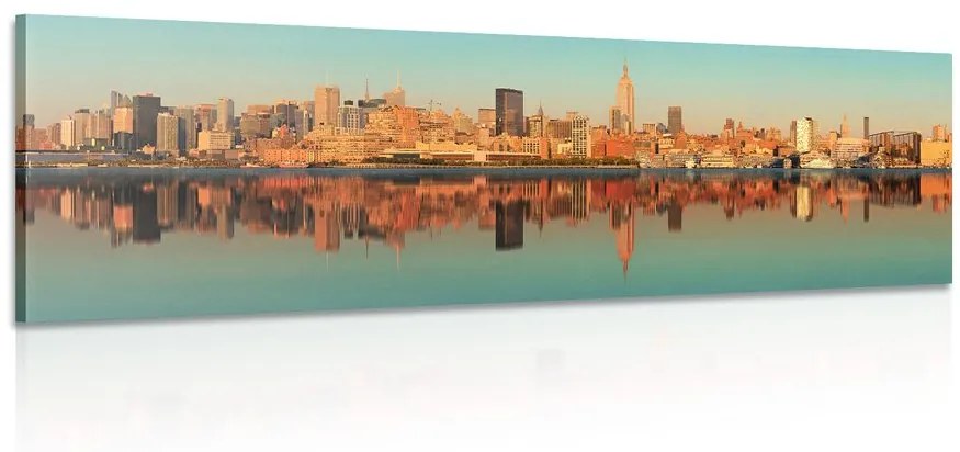 Tablou fascinantul New York reflectat în apă