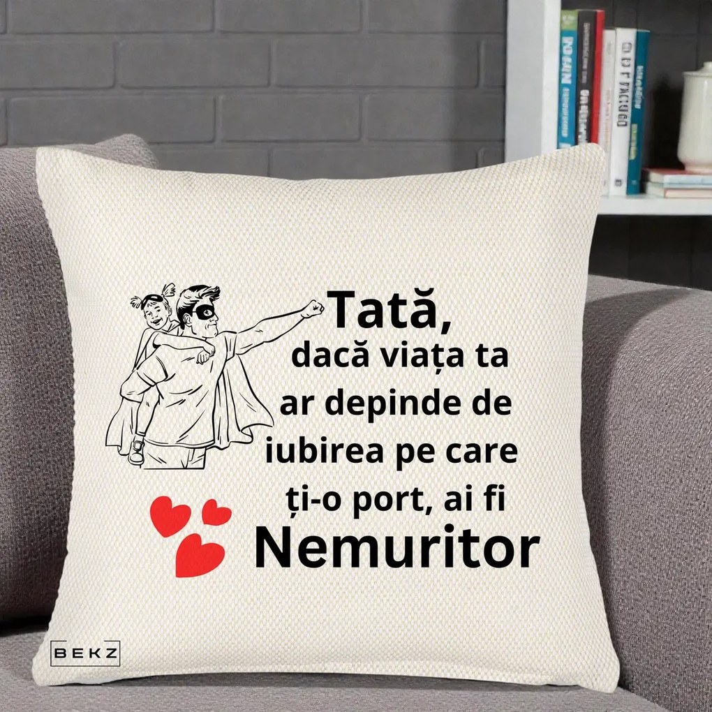 Cadou pentru Tata - Perna Personalizata Tata Nemuritor Supererou cu Masca, 40x40 cm, Crem Reliefat, Husa Detasabila, Perna Inclusa, BEKZ®