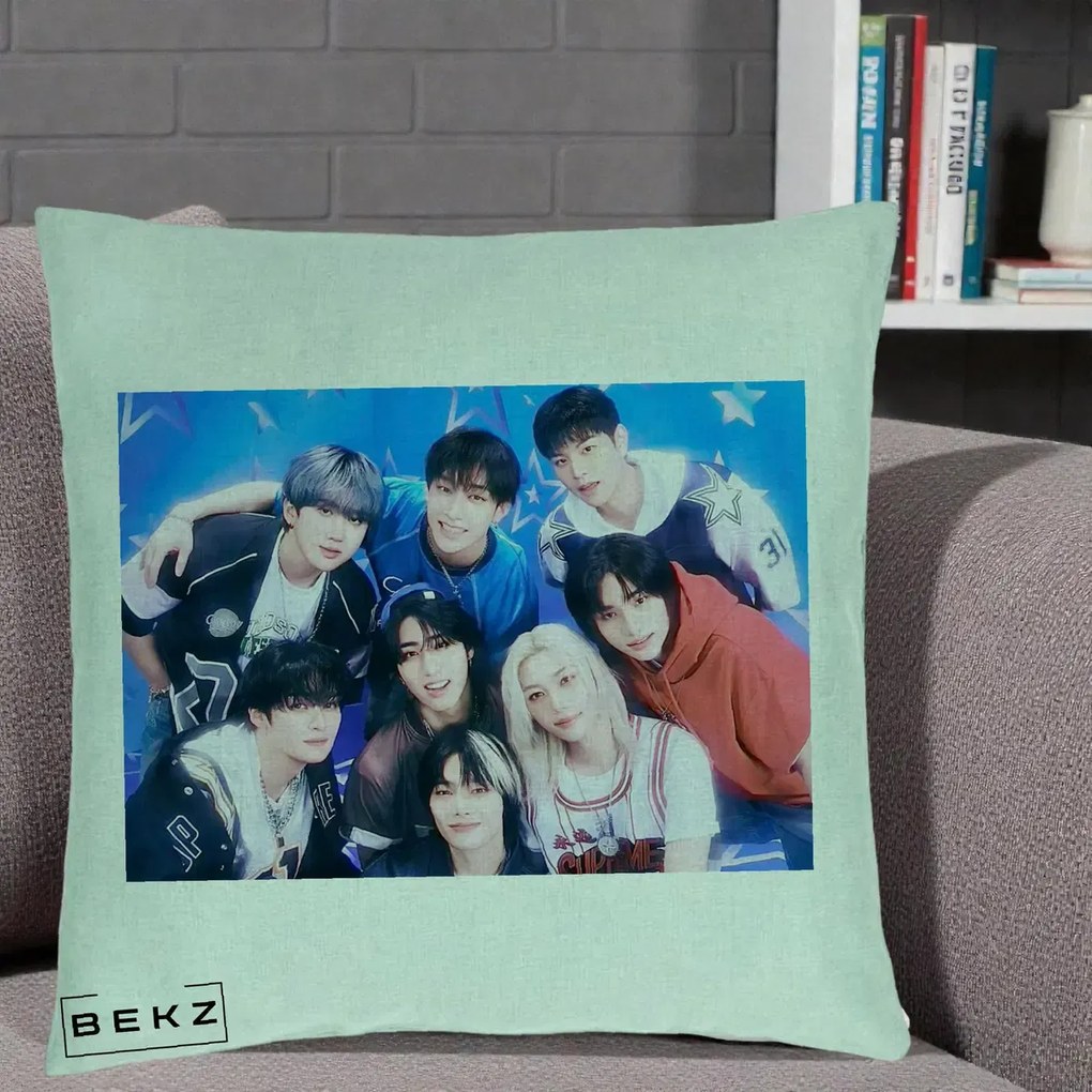Perna Personalizata K-Pop Grup Foto Stele, 40x40 cm, Verde Menta, Husa Detasabila, Perna Inclusa, BEKZ®