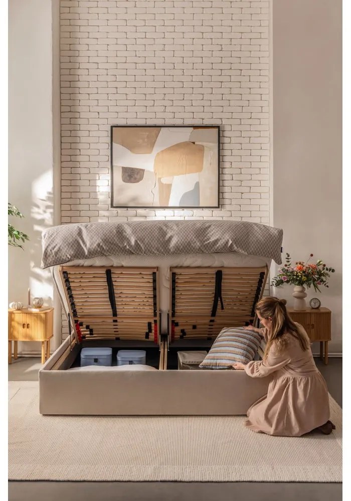 Pat matrimonial bej tapițat cu spațiu de depozitare cu somieră 160x200 cm Thessa Bold – Bonami Selection