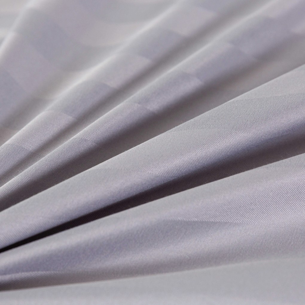 Lenjerie de pat hoteliera din microfibra JASMINE gri deschis - dunga 2 cm, buzunar hotelier Dimensiune lenjerie de pat: 70 x 90 cm | 140 x 220 cm