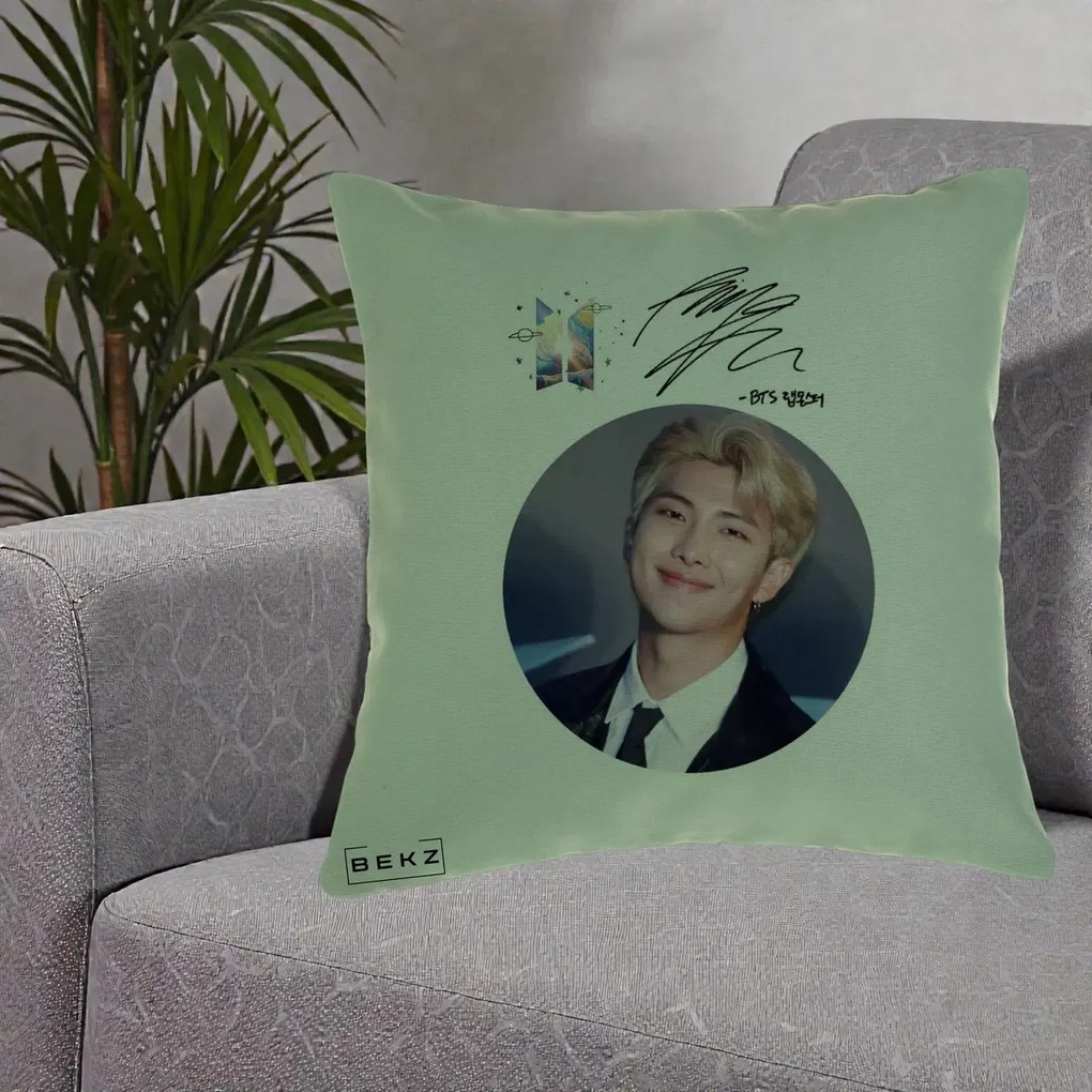 Perna Personalizata K-pop BTS RM Namjoon Portret Cerc cu Autograf, 40x40 cm, Verde, Husa Detasabila, Perna Inclusa, BEKZ®