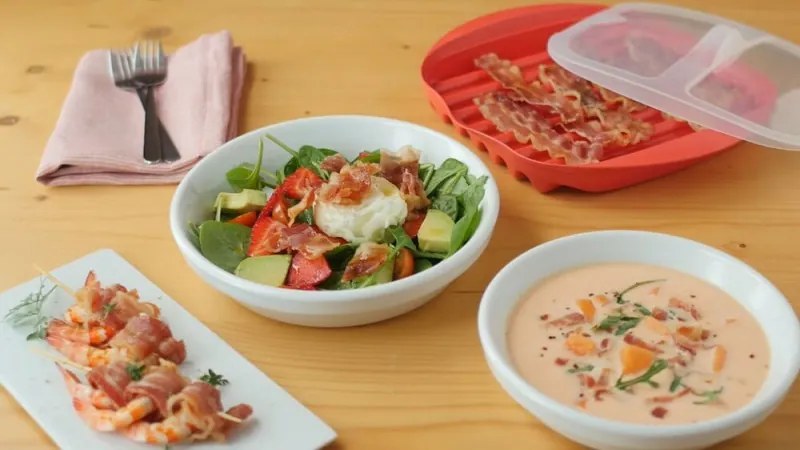 Vas de gatit bacon la cuptorul cu microunde Lekue 1009034, Pana la 6 slice, 25x28x6 cm, -2/+150 °C,Rosu