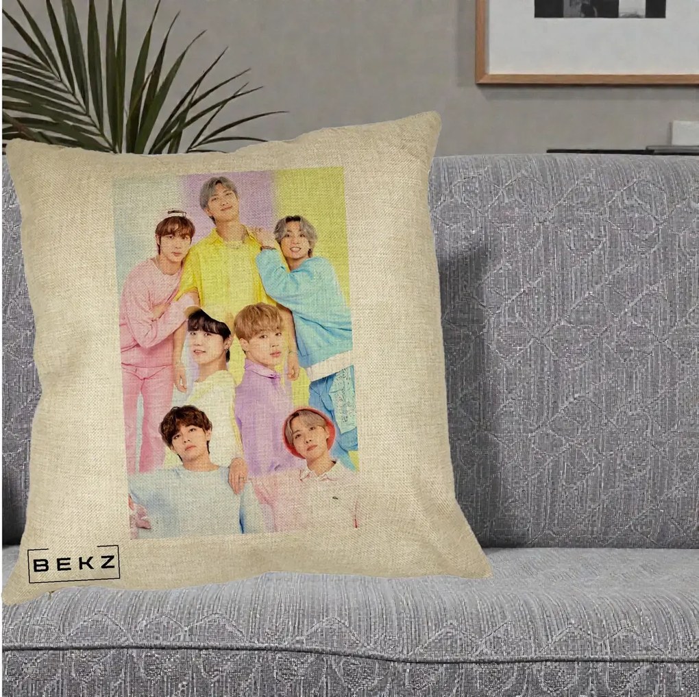 Perna Personalizata K-pop BTS Foto Grup Pastel Colorat cu 7 Membrii, 40x40 cm, Crem, Husa Detasabila, Perna Inclusa, BEKZ®