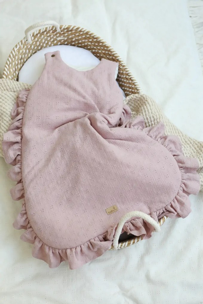 Sac de dormit pana la 9 luni, bumbac brodat Roz cu volanase by BabyLy cu umplutura antialergica BabySoft  , marimea S, 2-2,5 TOG pe tot parcursul anului