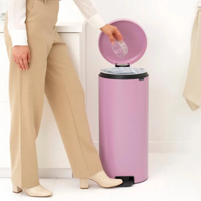 Cos de gunoi cu pedală Brabantia NewIcon 1010443, 30 l, Inchidere lenta, Baza antiderapanta, Roz