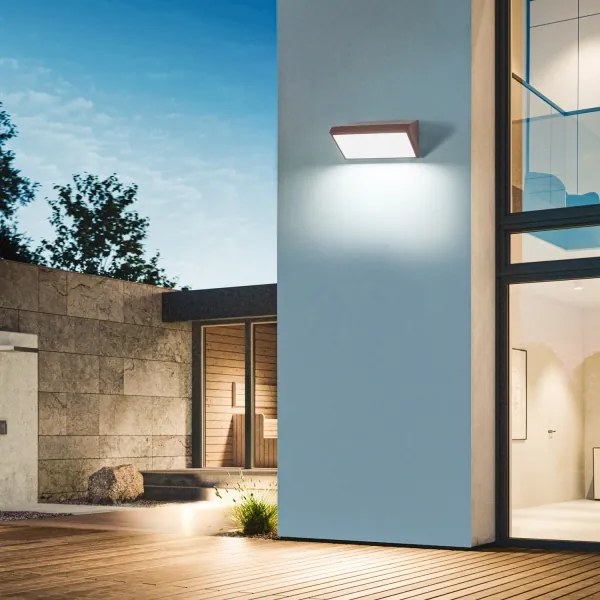 Aplica de perete LED pentru exterior cu senzor Brilagi-LED TRIANGLE, 20W, 230V, maro, IP65