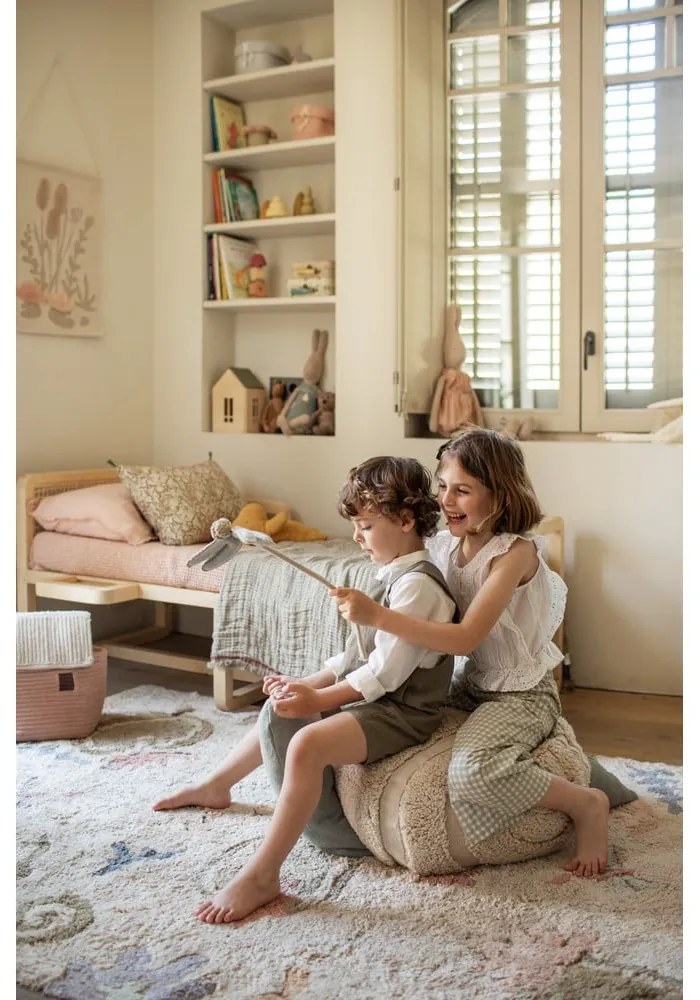 Fotoliu puf pentru copii verde deschis/crem Mr. Snail – Lorena Canals