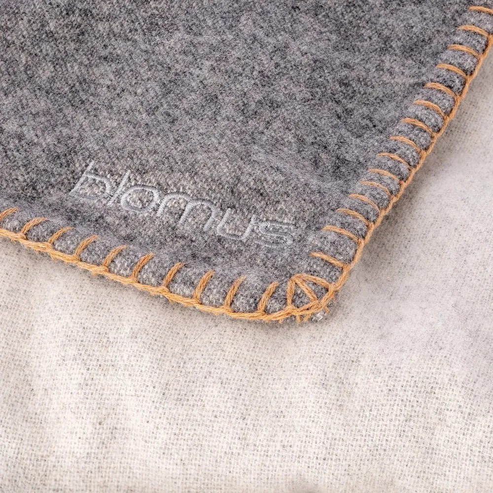 Pătură gri din amestesc de lână 145x200 cm Ahwi – Blomus