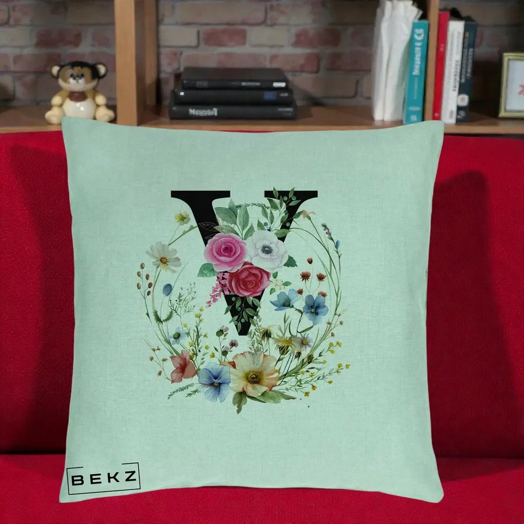 Cadou Personalizat - Perna Personalizata Monograma Florala Litera V cu Coroana, 40x40 cm, Verde Menta, Husa Detasabila, Perna Inclusa, BEKZ®