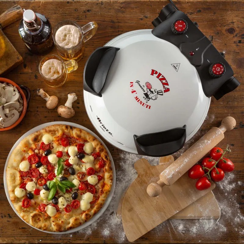 Cuptor electric pentru pizza Ariete "Pizza in 4 minute" 0918/00, 1200W, 32 cm, Pana la 400°C, 5 trepte, Placa de piatra, Acoperire antiaderenta, Alb