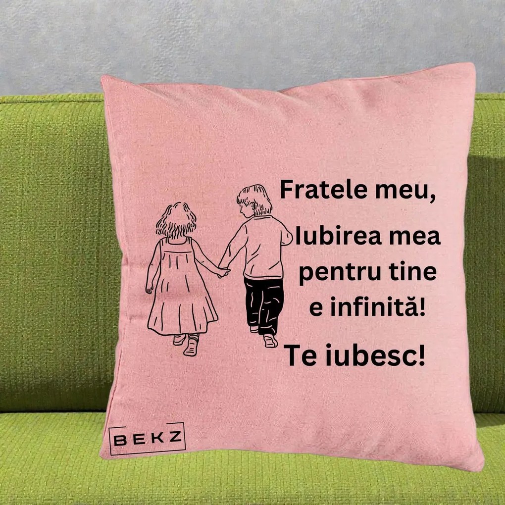 Cadou pentru Frate - Perna Personalizata Fratele Meu Te Iubesc Copii Tinand Maini Varianta 2, 40x40 cm, Roz, Husa Detasabila, Perna Inclusa, BEKZ®