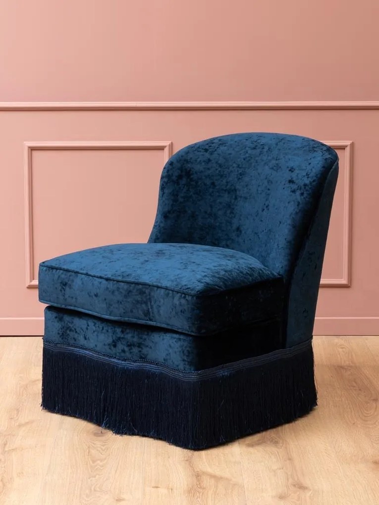 Fotoliu din catifea albastru închis, formă rotunjită, cu franjuri decorativi, 73×78×64 cm, „Costanza"