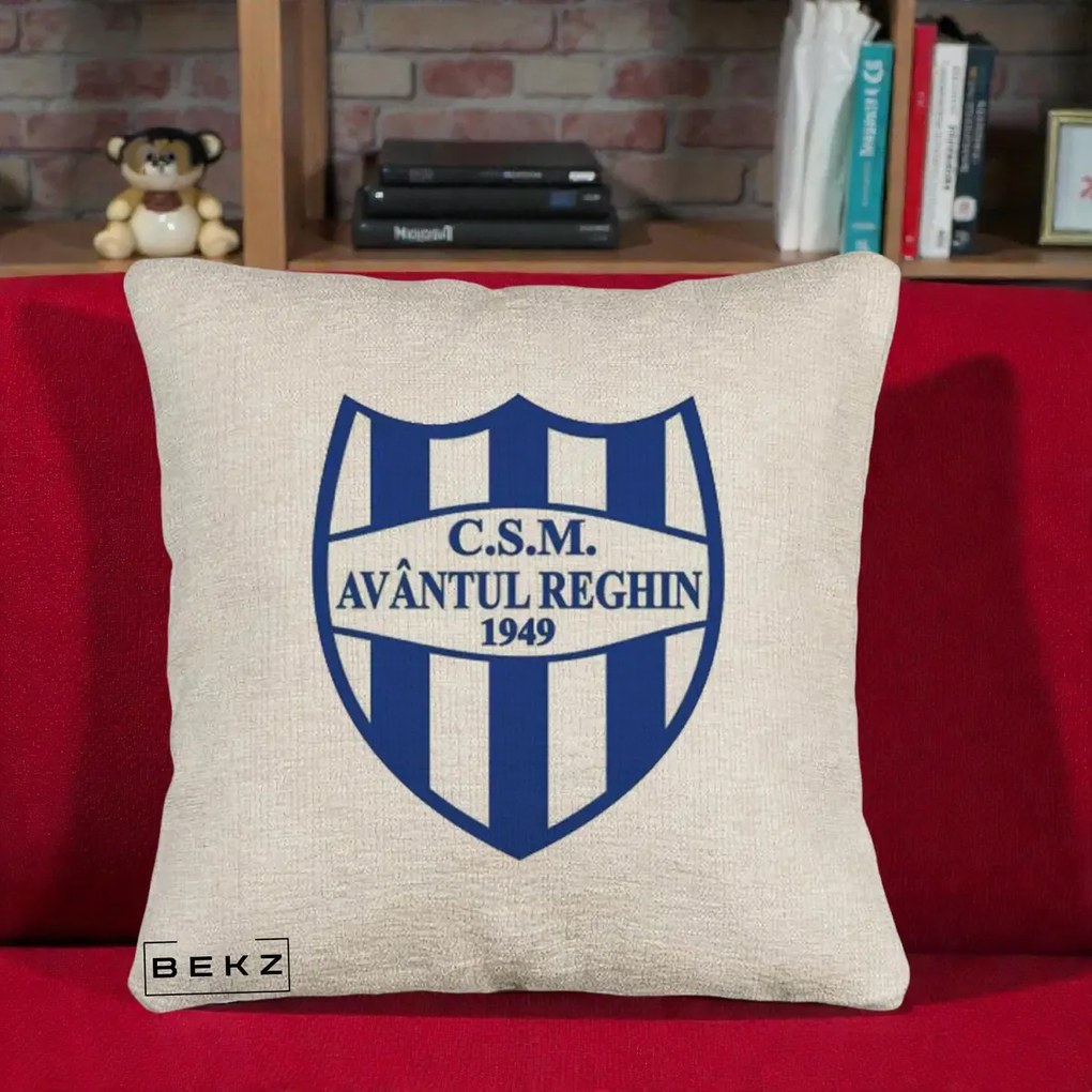 Perna Personalizata CSM Avantul Reghin 1949, 40x40 cm, Bej Canapea, Husa Detasabila, Perna Inclusa, BEKZ®